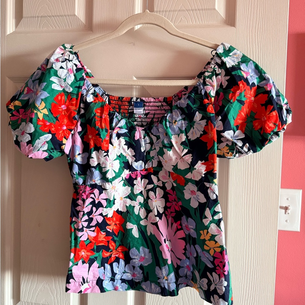 Floral Puff Sleeve Sweetheart Neck Top